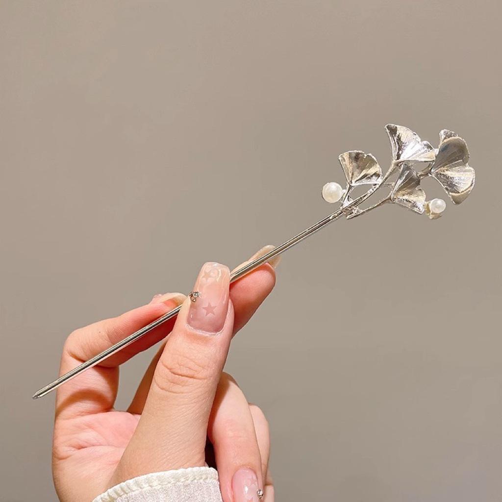 Современная китайская металлическая заколка для волос: Вдохновленная античностью, простая прическа пучок для женщин
Современная китайская металлическая заколка для волос: Вдохновленная античностью, простая прическа пучок для женщин