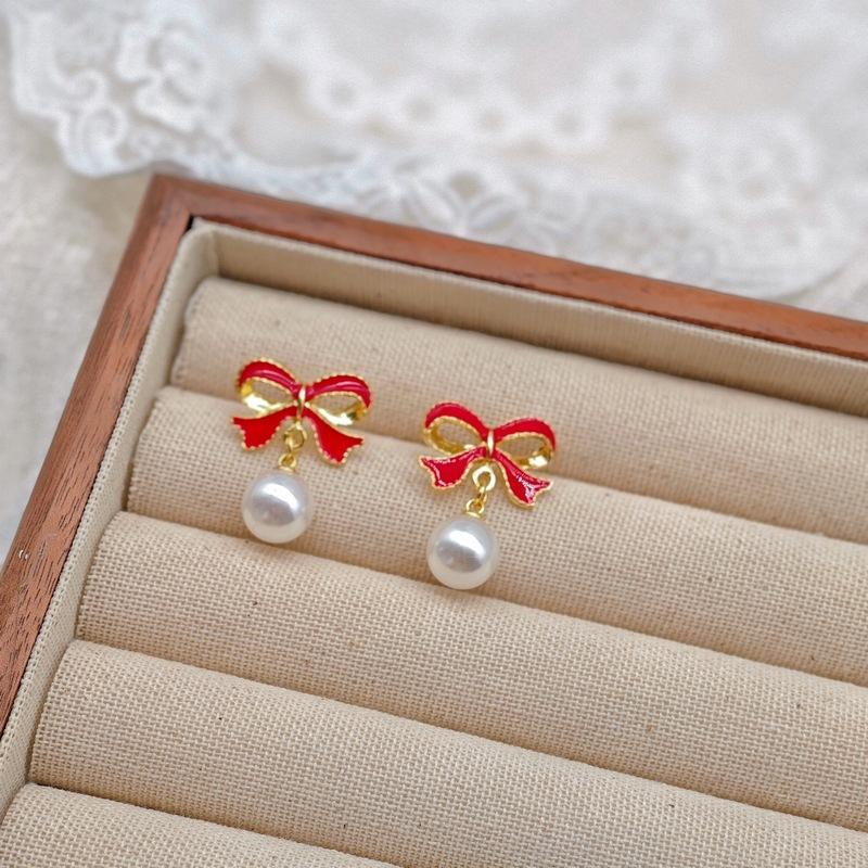 Dripping Oil Design Sense Gentle Temperament Stud Earrings Versatile Pearl Earrings
Dripping Oil Design Sense Gentle Temperament Stud Earrings Versatile Pearl Earrings