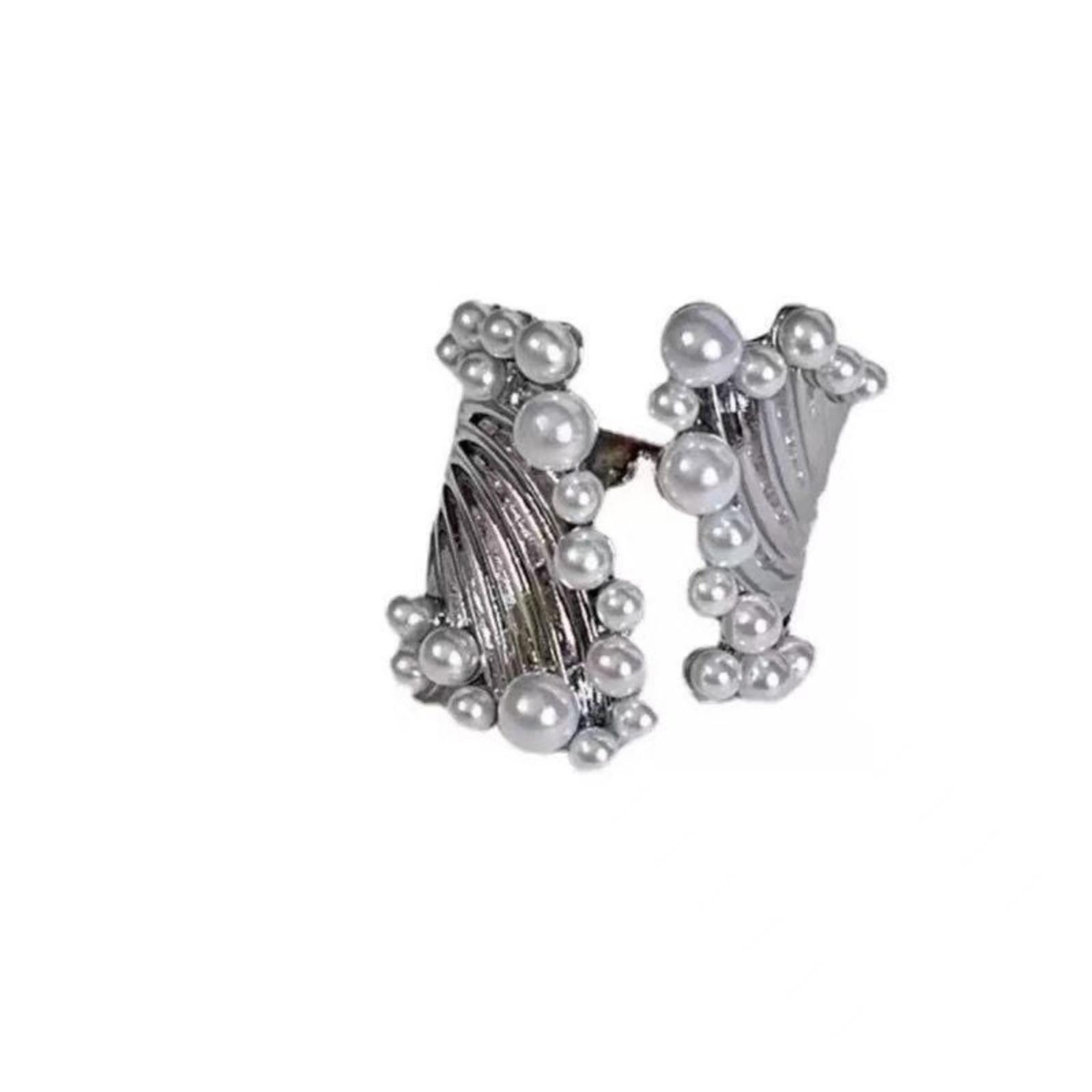 Unique Fashion Ring for Index Finger with Pearl Accents and Textured Metal Design Adjustable Band for Everyday Wear One Size белый
Unique Fashion Ring for Index Finger with Pearl Accents and Textured Metal Design Adjustable Band for Everyday Wear One Size белый