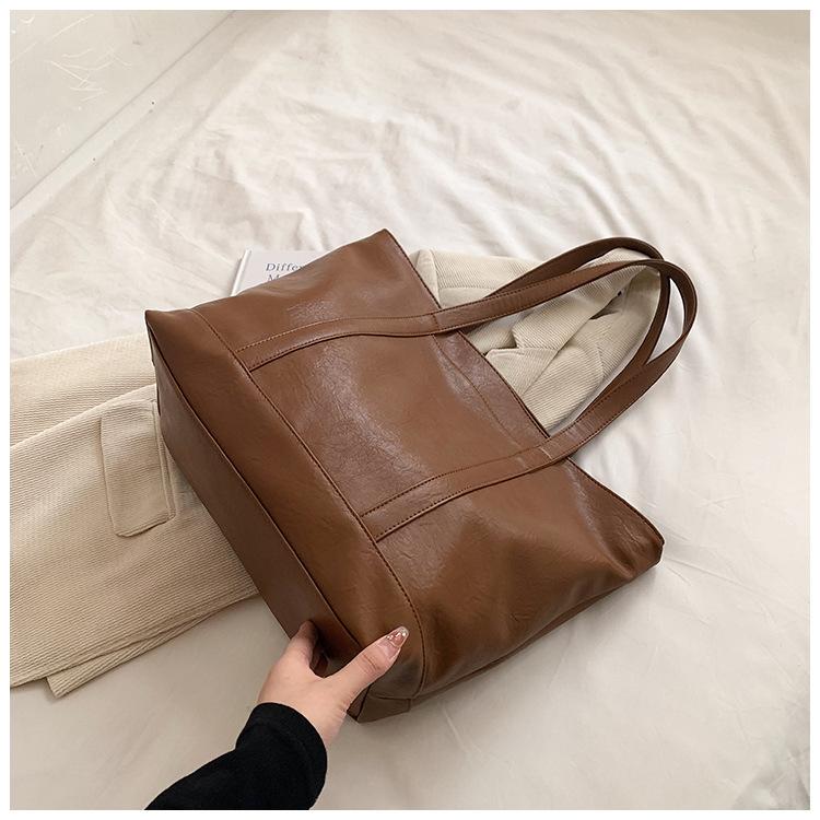 2025 new high-value shoulder bag, lightweight travel bag, short-distance large-capacity casual tote armpit bag коричневый
2025 new high-value shoulder bag, lightweight travel bag, short-distance large-capacity casual tote armpit bag коричневый