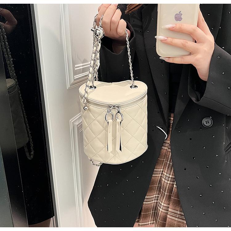 Cylinder diamond chain bucket bag women s bag new fashion niche single shoulder popular messenger
Cylinder diamond chain bucket bag women s bag new fashion niche single shoulder popular messenger