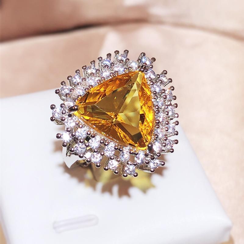 Adjustable Big Triangle Bling Yellow Zircon Stone Charming Ring For Women Wedding Fashion SIlver Color New Trend resizable
Adjustable Big Triangle Bling Yellow Zircon Stone Charming Ring For Women Wedding Fashion SIlver Color New Trend resizable