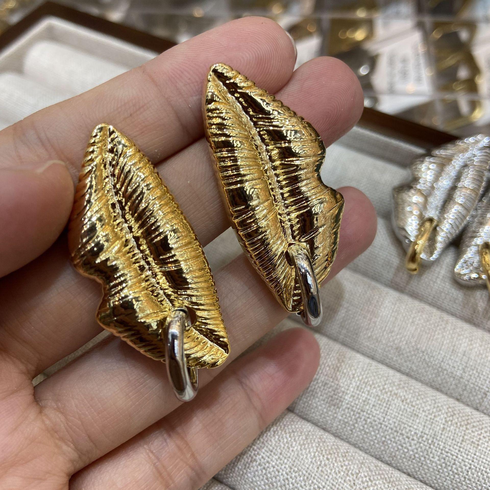 Retro Simple Style Earrings Women S Personality Creative Lip Earrings Design Stud Earrings Versatile Long Earrings
Retro Simple Style Earrings Women S Personality Creative Lip Earrings Design Stud Earrings Versatile Long Earrings