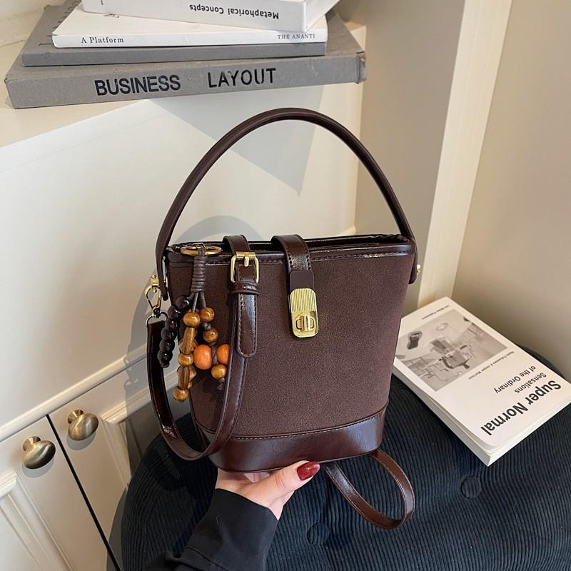 Advanced Matte Portable Bucket Bag Women s Fashionable Retro Shoulder Casual Commuting Cross-body 21x10x18 single package
Advanced Matte Portable Bucket Bag Women s Fashionable Retro Shoulder Casual Commuting Cross-body 21x10x18 single package