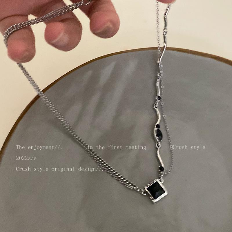 Double-Layer Square Zircon Asymmetric Tassel Clavicle Necklace
Double-Layer Square Zircon Asymmetric Tassel Clavicle Necklace