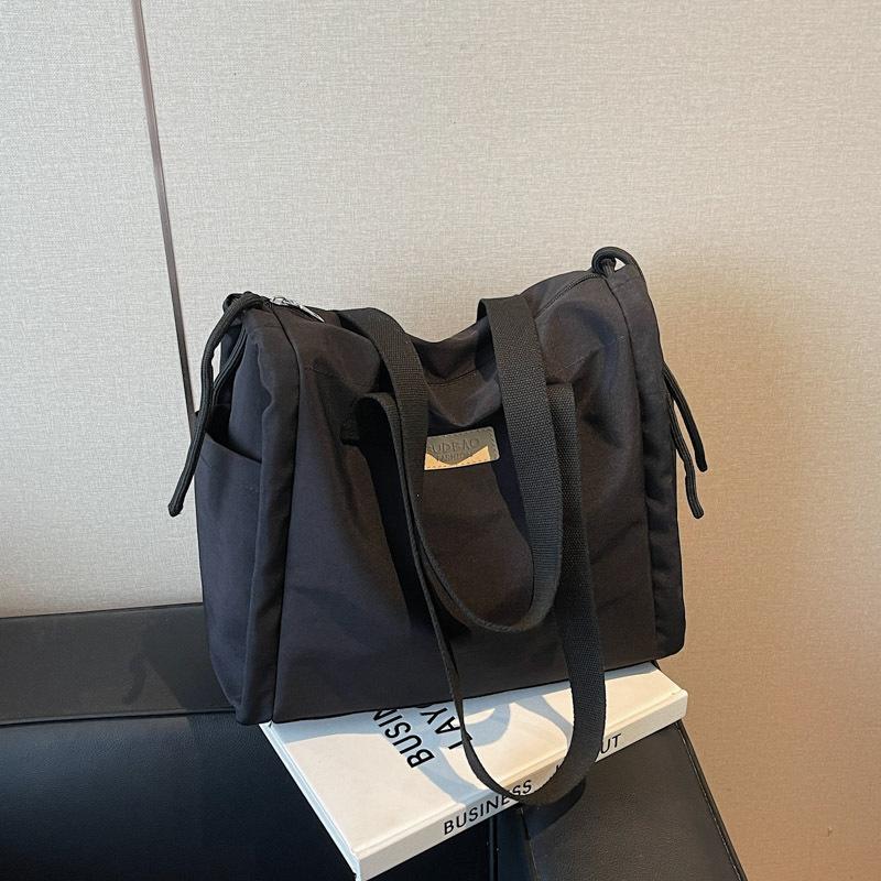 Повседневная большая сумка женская новая женская сумка большой вместимости студенческая сумка через плечо для занятий сумка-тоут для поездок на работу чёрный
Повседневная большая сумка женская новая женская сумка большой вместимости студенческая сумка через плечо для занятий сумка-тоут для поездок на работу чёрный