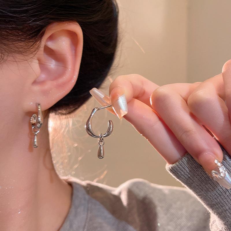 Cold Wind Irregular Metal Water Drop Earrings Fashion Versatile Earrings Korean Version Premium Earrings Women
Cold Wind Irregular Metal Water Drop Earrings Fashion Versatile Earrings Korean Version Premium Earrings Women