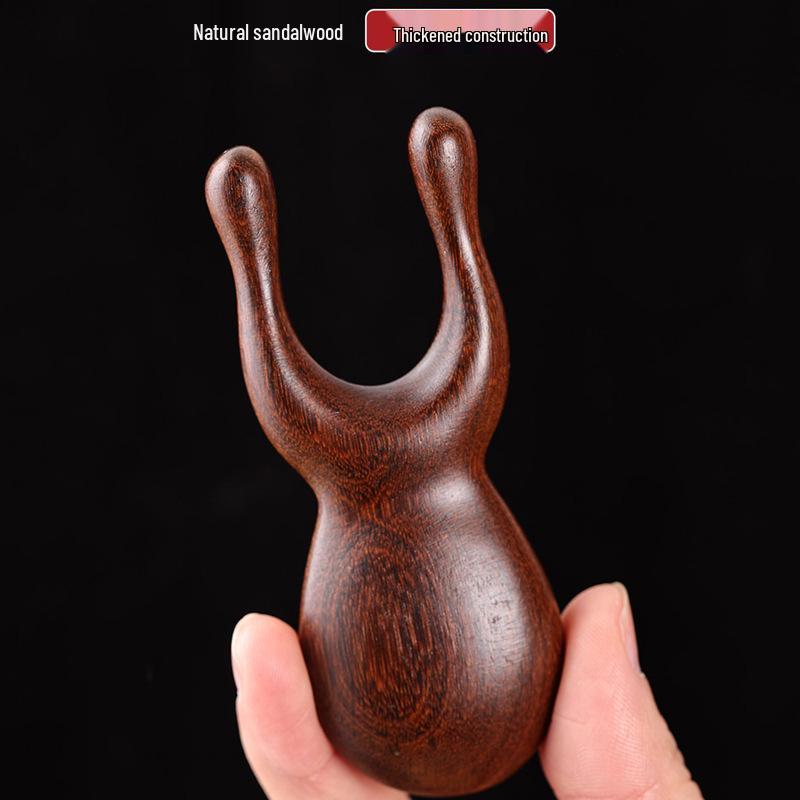 Массажер и расческа из сандалового дерева в форме лягушки для области носа и глаз
Массажер и расческа из сандалового дерева в форме лягушки для области носа и глаз