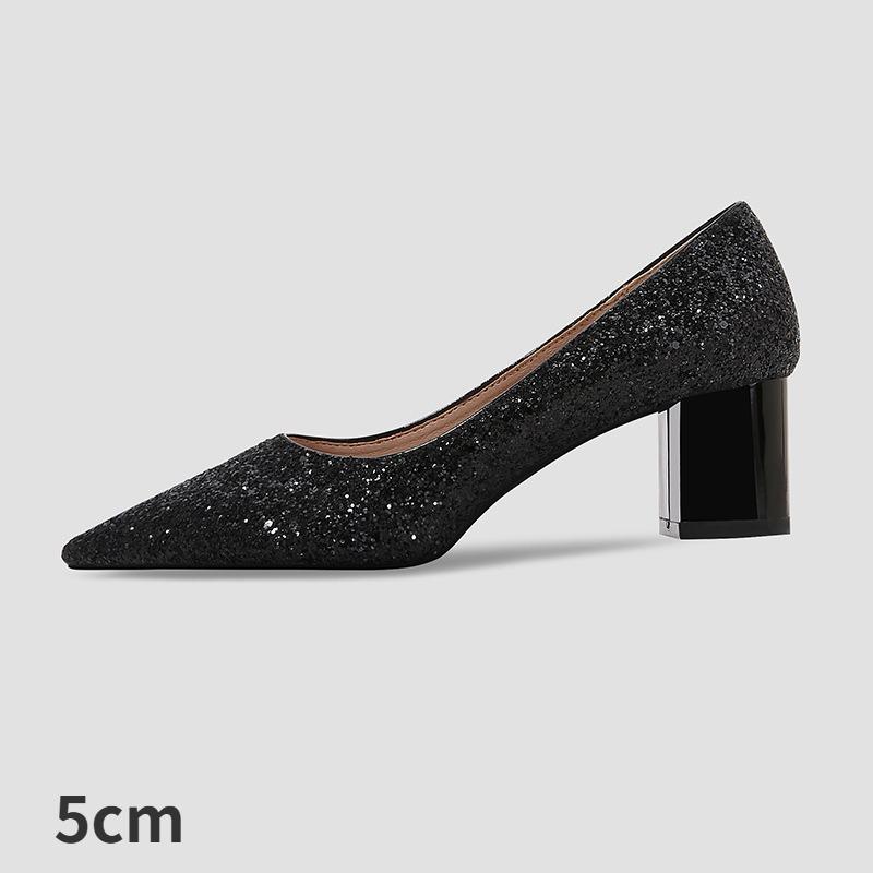 Літні весільні туфлі на високих підборах з дрібним вирізом і блискітками на середньому товстому каблуці 41
Літні весільні туфлі на високих підборах з дрібним вирізом і блискітками на середньому товстому каблуці 41