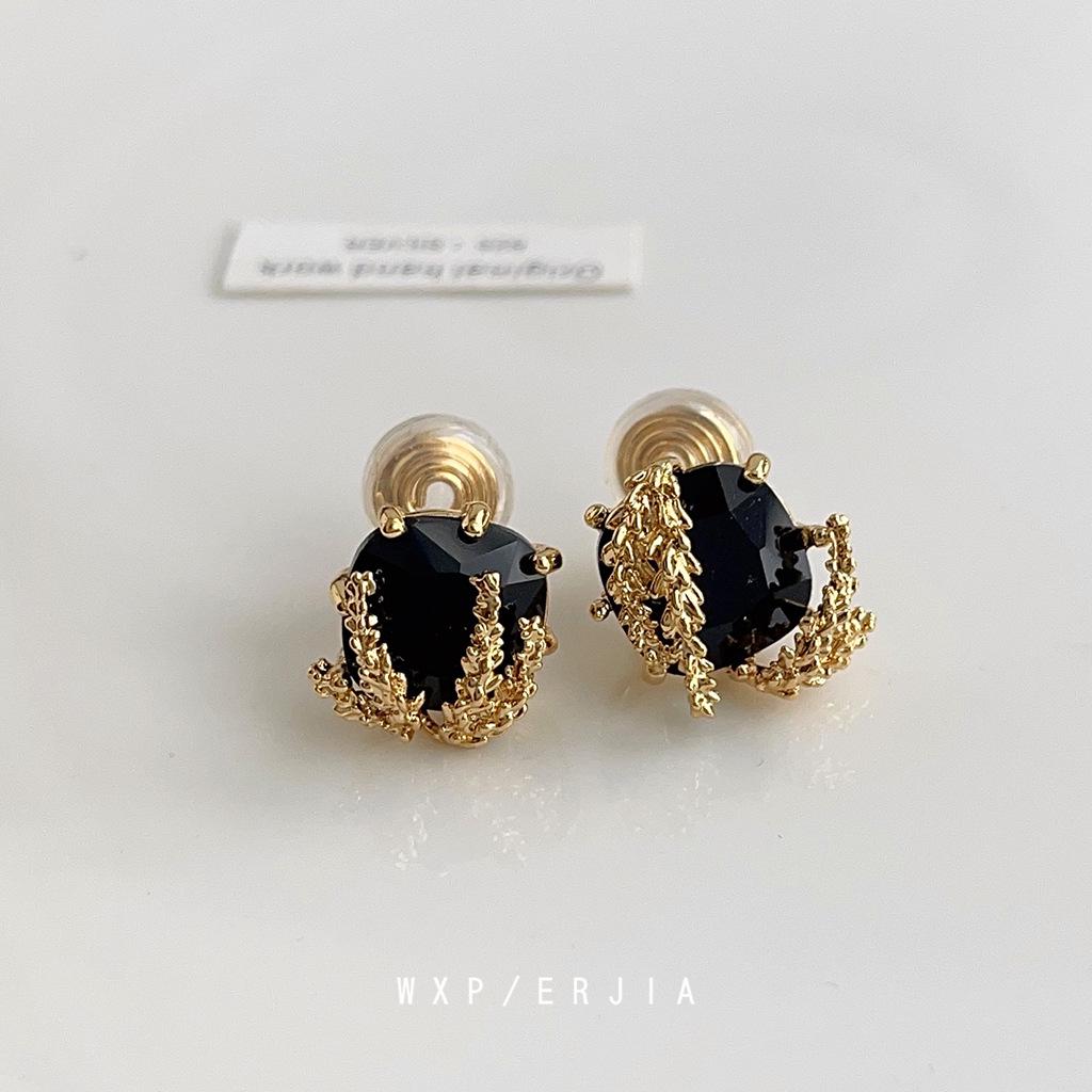 Gold Zircon Wheat Ear Clip-On Earring: Elegant, No Piercing Needed, Micro-Paved for High-End Luxury Feel
Gold Zircon Wheat Ear Clip-On Earring: Elegant, No Piercing Needed, Micro-Paved for High-End Luxury Feel