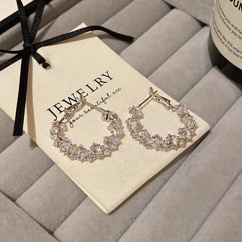 Sterling silver needle geometric large circle earrings women s 5A super flash zircon earrings real gold electroplated stud earrings
Sterling silver needle geometric large circle earrings women s 5A super flash zircon earrings real gold electroplated stud earrings