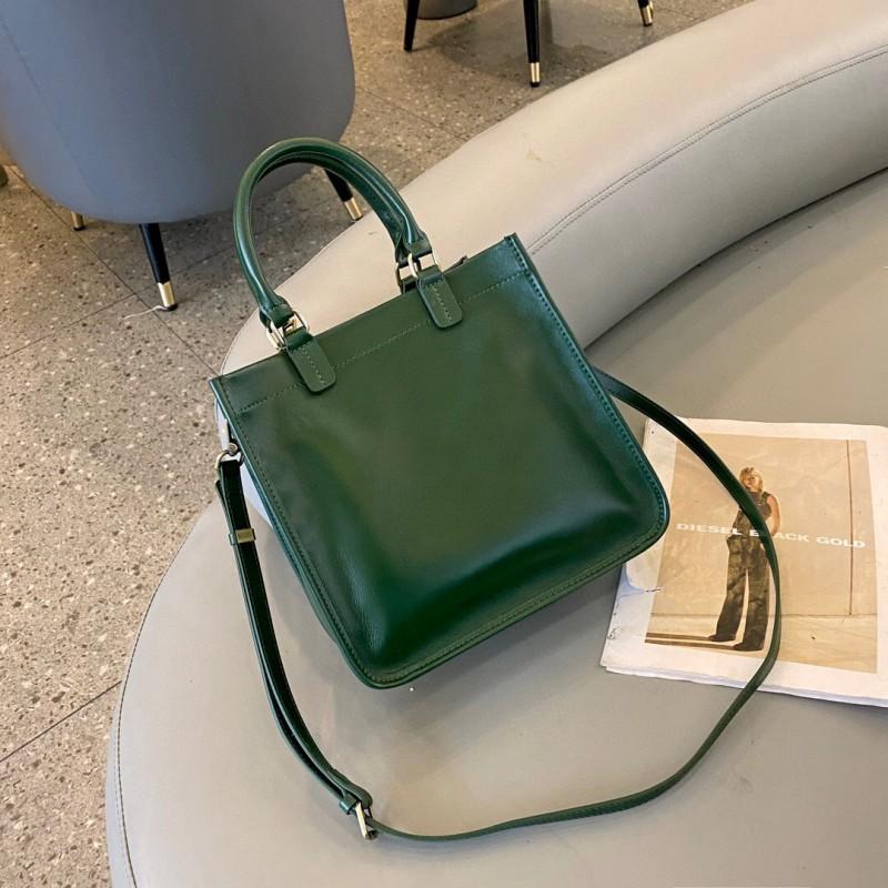 Niche Design High-end Bag Women s Cowhide Square Sugar Simple Fashionable Portable Cross-body Length 20 width 9 height 19CM зелёный
Niche Design High-end Bag Women s Cowhide Square Sugar Simple Fashionable Portable Cross-body Length 20 width 9 height 19CM зелёный