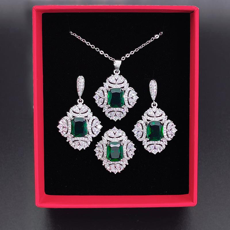 Diamond Inlaid Emerald Earrings Necklace Accessory Set Fashionable Light Luxury Colorful Pendant Womens First Piece
Diamond Inlaid Emerald Earrings Necklace Accessory Set Fashionable Light Luxury Colorful Pendant Womens First Piece