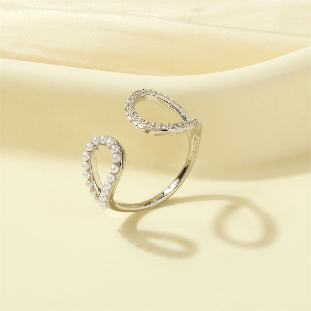 Асимметричное кольцо с жемчугом с покрытием из 18-каратного золота – Женские индивидуальные преувеличенные ювелирные украшения Adjustable
Асимметричное кольцо с жемчугом с покрытием из 18-каратного золота – Женские индивидуальные преувеличенные ювелирные украшения Adjustable