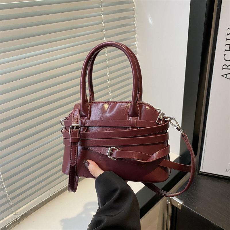 Fashion design handbag spring and summer new versatile trend niche solid color shoulder messenger bag women красный
Fashion design handbag spring and summer new versatile trend niche solid color shoulder messenger bag women красный