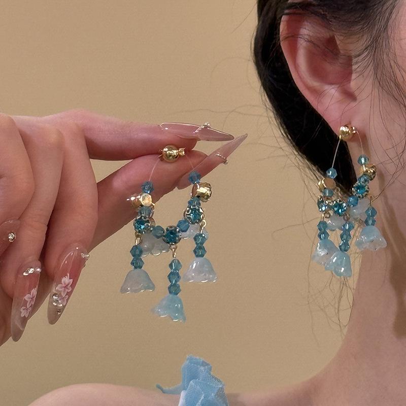 Diamond-encrusted flower fringed pendant necklace retro temperament exquisite earrings niche light luxury high-end earrings women
Diamond-encrusted flower fringed pendant necklace retro temperament exquisite earrings niche light luxury high-end earrings women