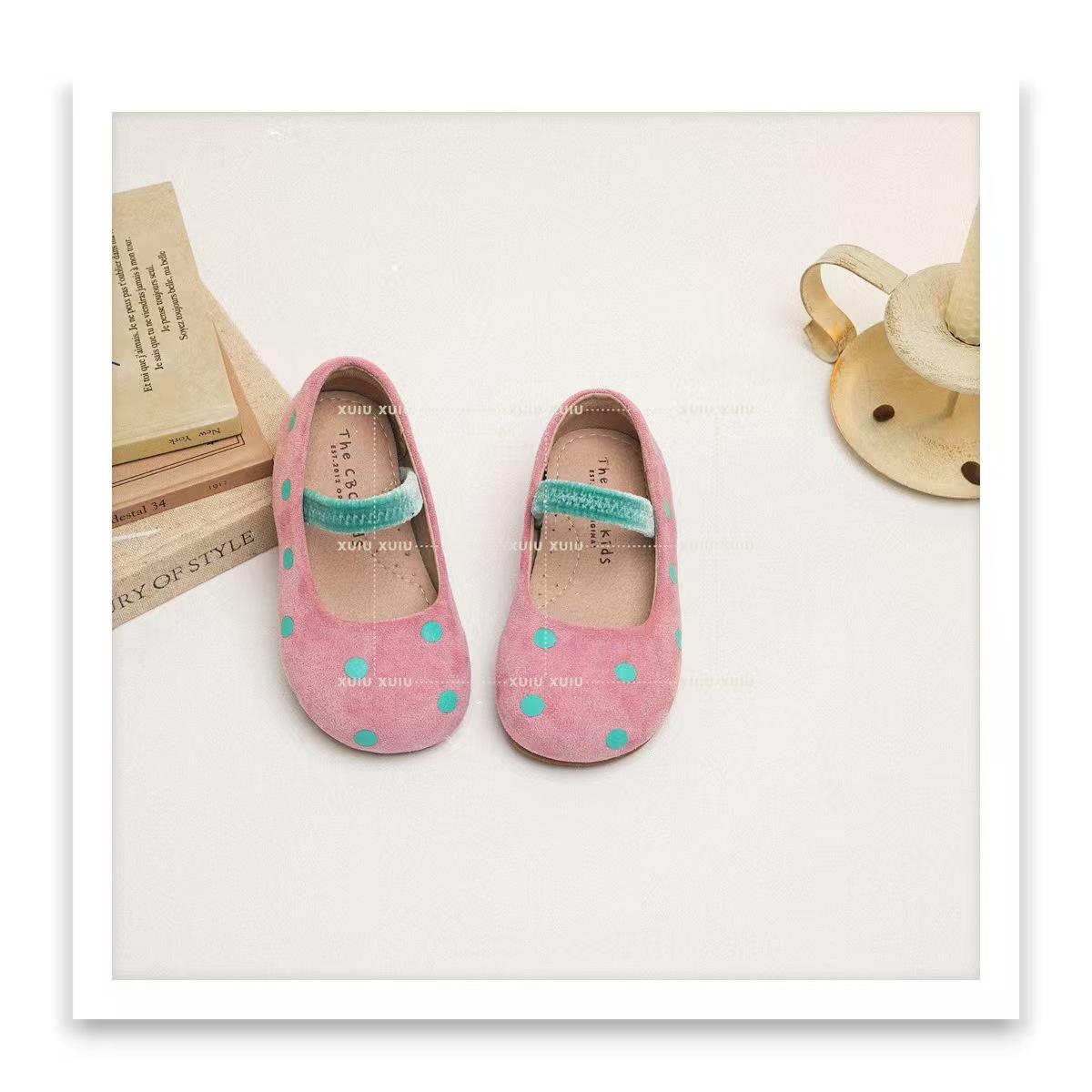Children s princess shoes 2025 spring and autumn new casual shoes girls polka dot small leather shoes soft sole Doudou single shoes 38 розовый
Children s princess shoes 2025 spring and autumn new casual shoes girls polka dot small leather shoes soft sole Doudou single shoes 38 розовый