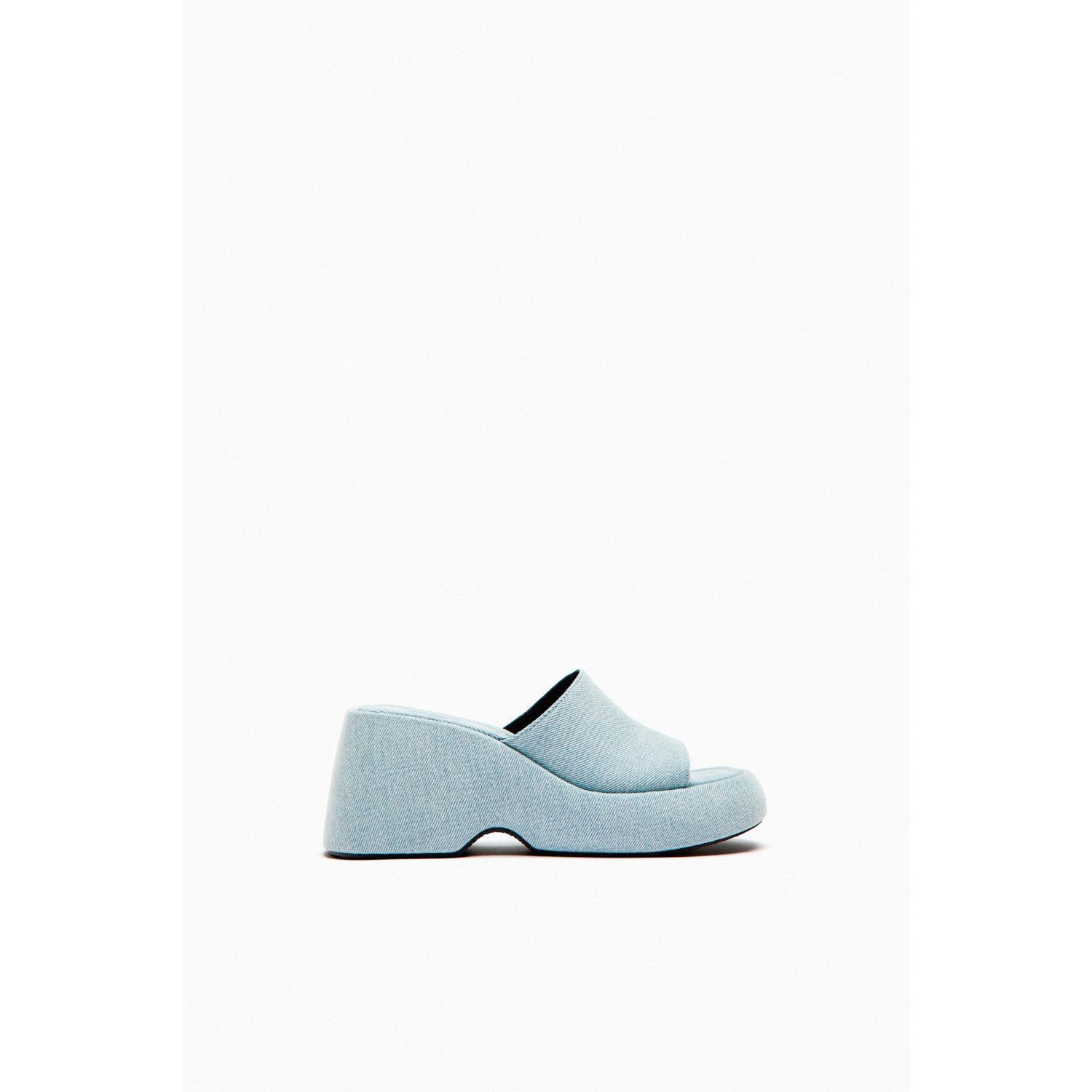 DENIM WEDGE SANDALS
DENIM WEDGE SANDALS