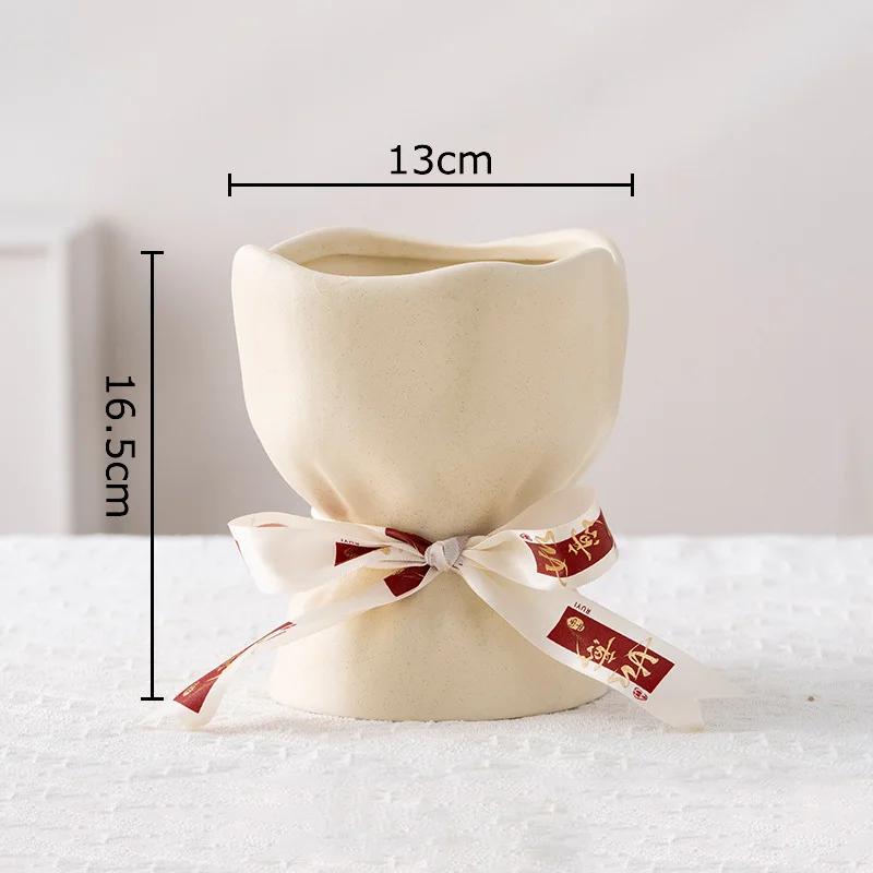 Lovely Ribbon Decorative Ceramic Vase Plant Pots Table Decoration Flowers Arrangement Cute Flower Vases Room Aesthetic Decor бежевий
Lovely Ribbon Decorative Ceramic Vase Plant Pots Table Decoration Flowers Arrangement Cute Flower Vases Room Aesthetic Decor бежевий