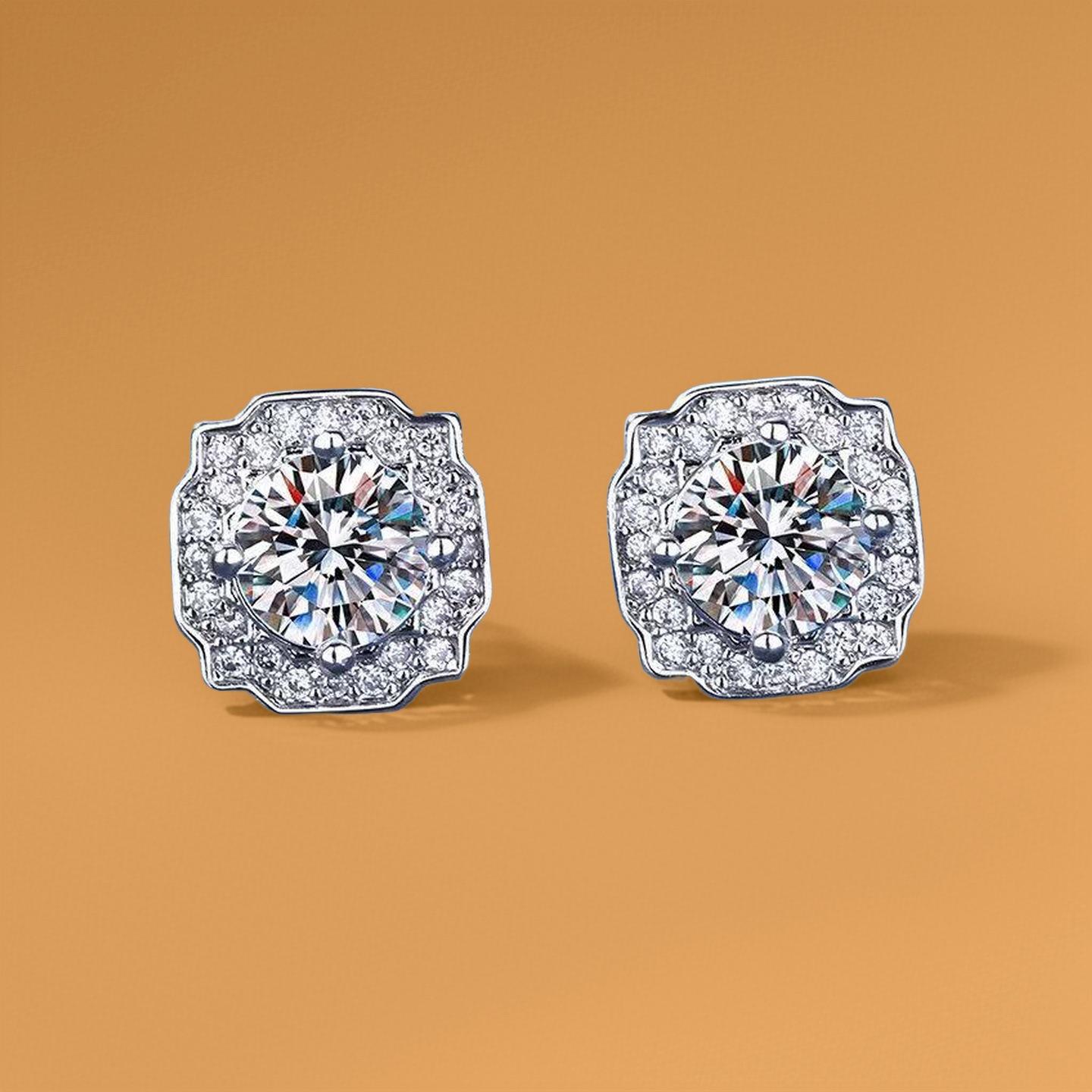 Korean Style Princess Zircon Stud Earrings: High Carbon Diamond, 50 Points, Four-Prong Square Design.
Korean Style Princess Zircon Stud Earrings: High Carbon Diamond, 50 Points, Four-Prong Square Design.