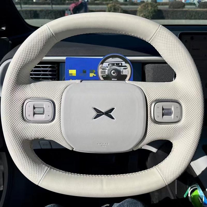 для Xpeng Xiaopeng G6 2024 Белая кожаная чехол на руль автомобиля, сшитый вручную, нескользящий 1
для Xpeng Xiaopeng G6 2024 Белая кожаная чехол на руль автомобиля, сшитый вручную, нескользящий 1