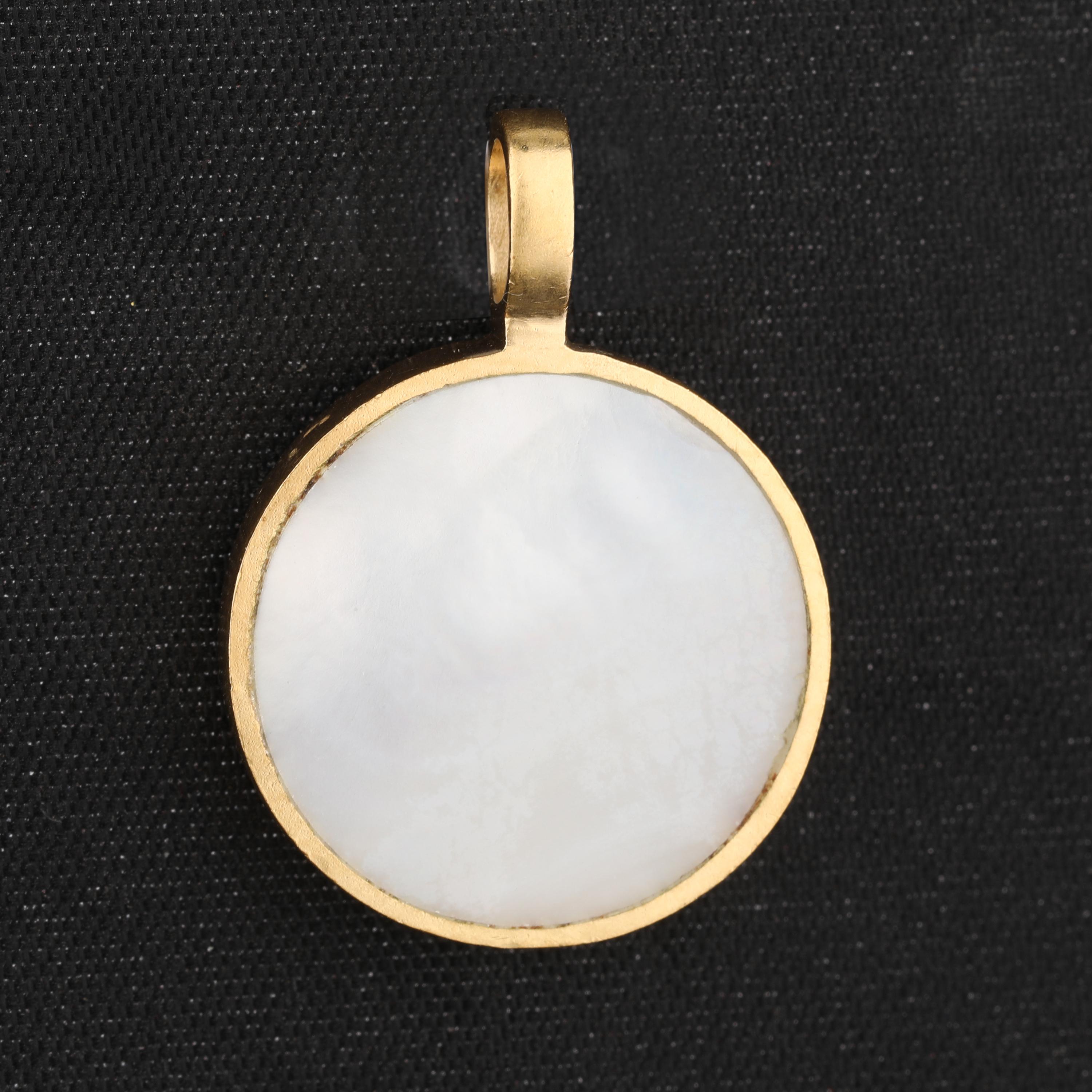 Mother of Pearl Pendant 925 Sterling Silver Gold Plated Jewelry Gift білий
Mother of Pearl Pendant 925 Sterling Silver Gold Plated Jewelry Gift білий