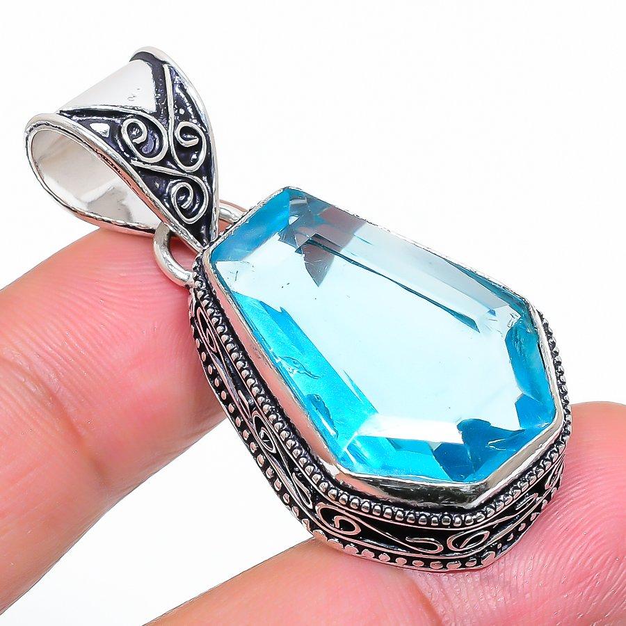 Этнический ювелирный кулон ручной работы в виде гроба, швейцарский синий топаз, драгоценный камень, 1,77 дюйма, VR-3117
Этнический ювелирный кулон ручной работы в виде гроба, швейцарский синий топаз, драгоценный камень, 1,77 дюйма, VR-3117