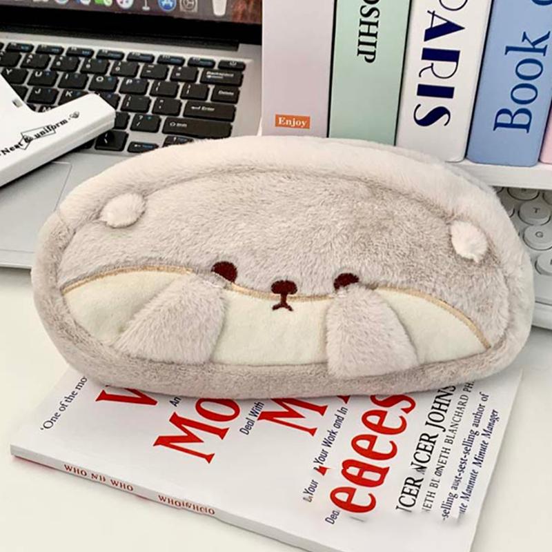 Многофункциональная плюшевая сумка для ручек Выдра Пингвин Большая вместимость Пенал Органайзер для канцелярских товаров Подарок к школе
Многофункциональная плюшевая сумка для ручек Выдра Пингвин Большая вместимость Пенал Органайзер для канцелярских товаров Подарок к школе