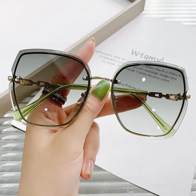 Blush frameless women s personality trendy sunglasses glasses popular sunglasses trimmed fashion армія зелений колір
Blush frameless women s personality trendy sunglasses glasses popular sunglasses trimmed fashion армія зелений колір