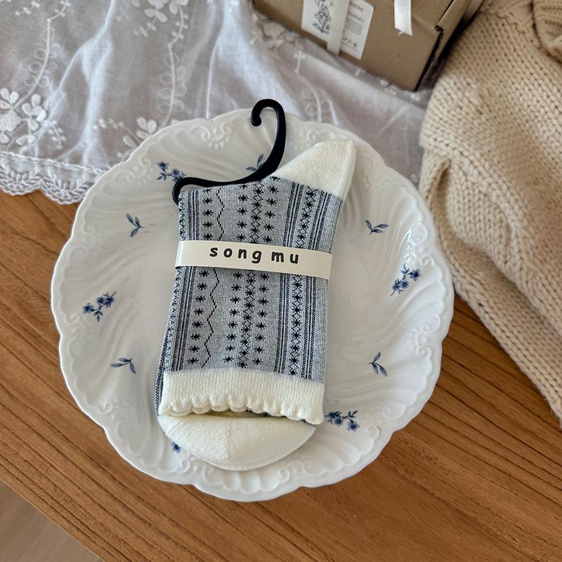 Female Spring and Autumn Retro Stereoscopic Relief Bow Small Broken Flowers In The Tube Pile Socks 1 pair
Female Spring and Autumn Retro Stereoscopic Relief Bow Small Broken Flowers In The Tube Pile Socks 1 pair