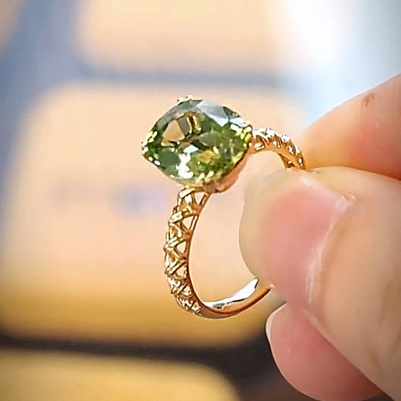 Hui Zhi Yi 2023 Olive Green 9x11 Ring in 925 Sterling Silver - Elegant Light Luxury and Versatile Fashion. Size 7
Hui Zhi Yi 2023 Olive Green 9x11 Ring in 925 Sterling Silver - Elegant Light Luxury and Versatile Fashion. Size 7
