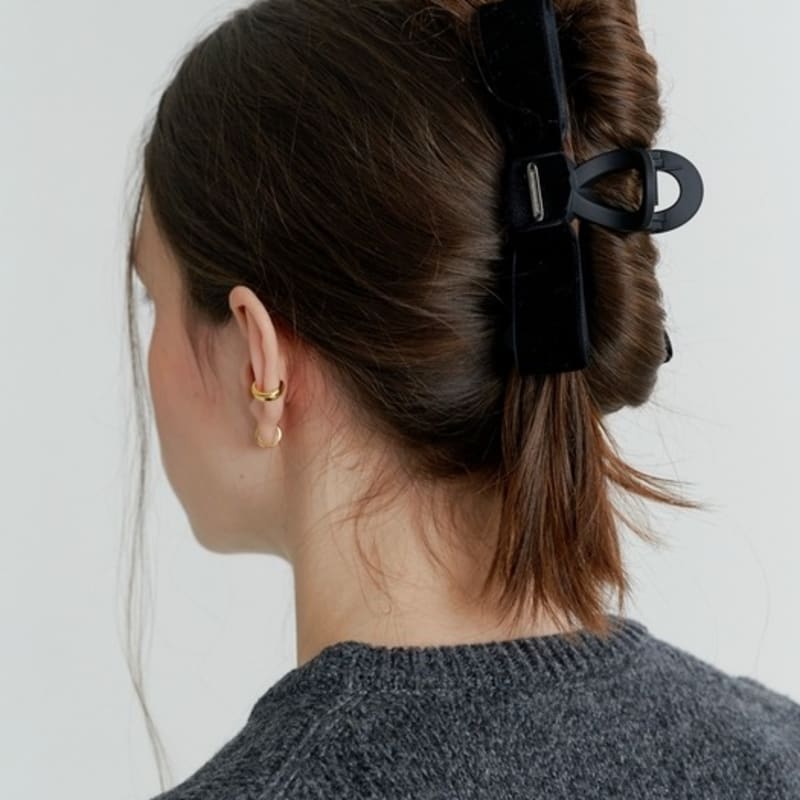 LOVE ME MONSTER Classic Velvet Ribbon Hair Clip (L233MHA060) BLACK
LOVE ME MONSTER Classic Velvet Ribbon Hair Clip (L233MHA060) BLACK