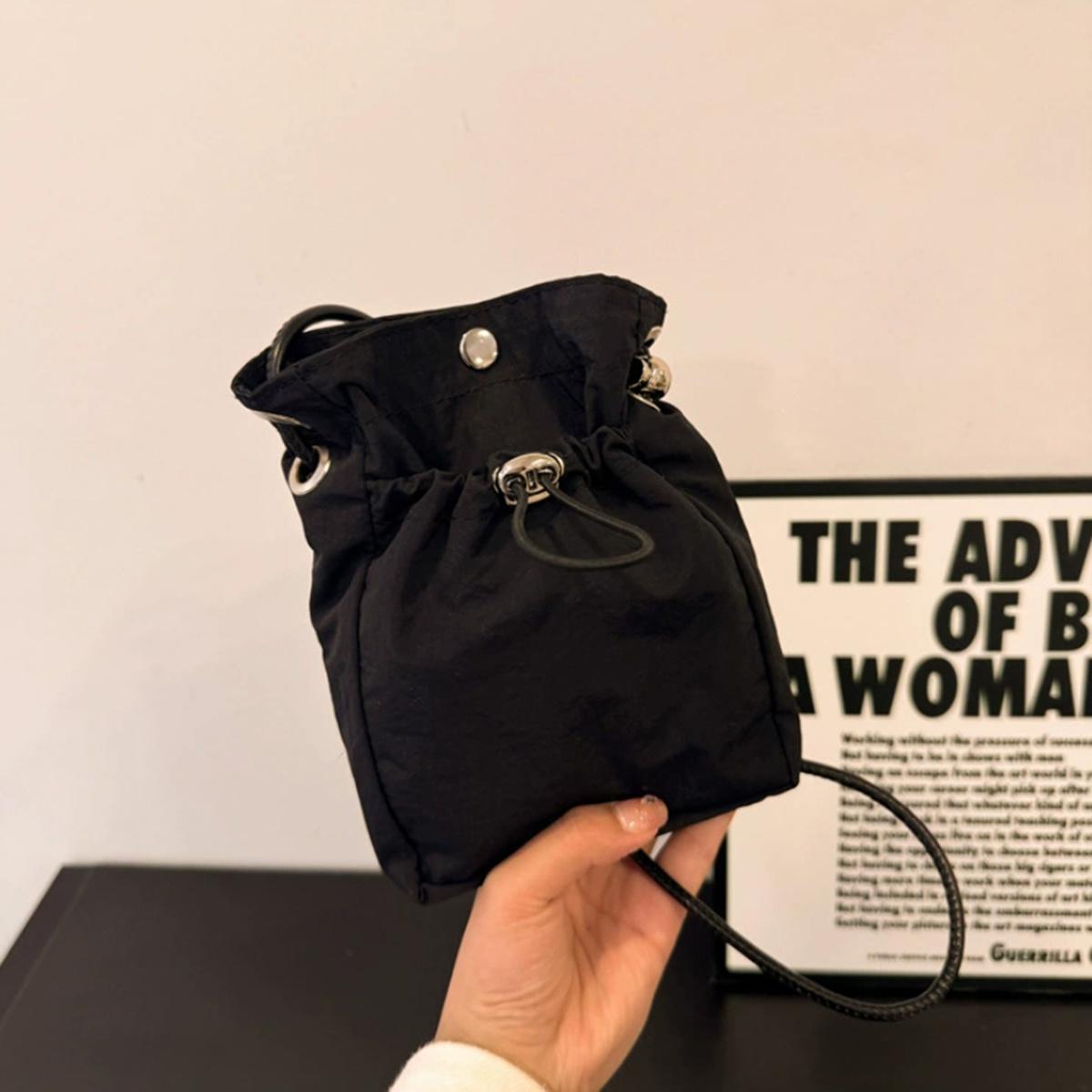 Women s Crossbody Bag, Lightweight Minimalist Everyday Purse with Adjustable Strap, Durable for Phone Cards Keys, Small Compact Size чёрный
Women s Crossbody Bag, Lightweight Minimalist Everyday Purse with Adjustable Strap, Durable for Phone Cards Keys, Small Compact Size чёрный