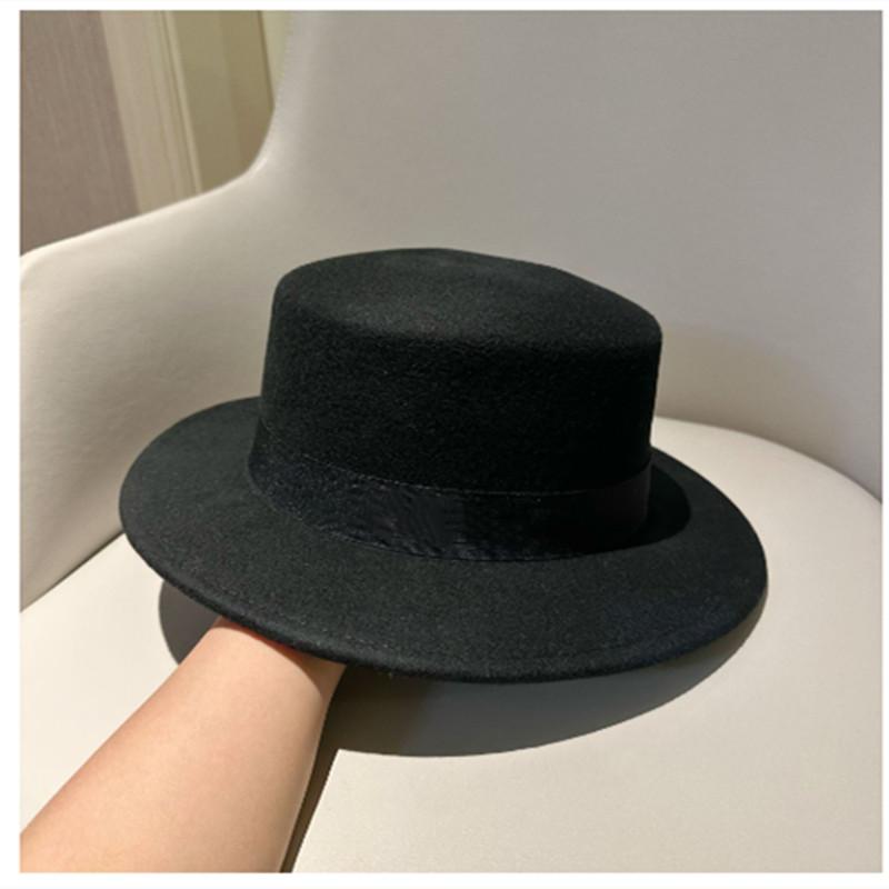 Hat Women s Autumn/Winter Vintage English Hat Korean Edition Woolen Top Hat Wide brim Fashion Versatile Black White Flat Top Hat 56-58cm чорний
Hat Women s Autumn/Winter Vintage English Hat Korean Edition Woolen Top Hat Wide brim Fashion Versatile Black White Flat Top Hat 56-58cm чорний