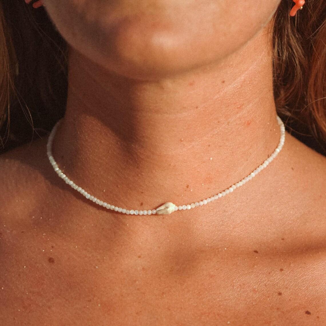 Vlen Shell Beads Necklace Mother of Pearl Natural Summer Beach Boho Vacation Jewelry Gift for Women
Vlen Shell Beads Necklace Mother of Pearl Natural Summer Beach Boho Vacation Jewelry Gift for Women