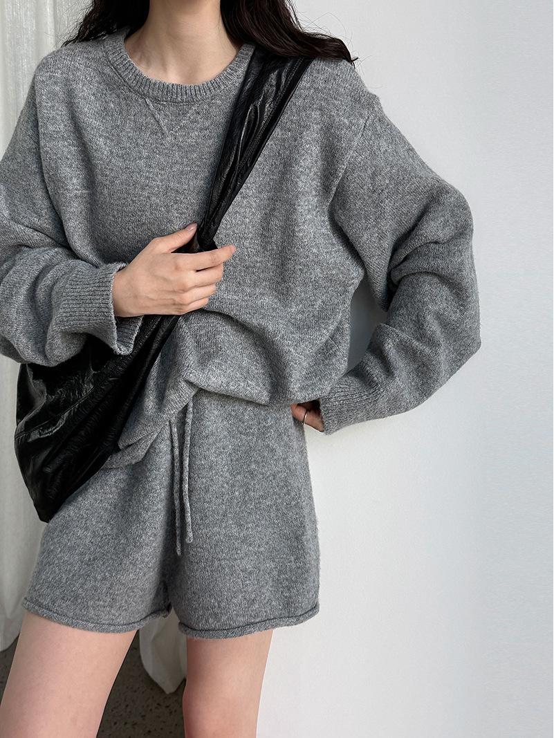 LUXI Korean Style Soft Fluffy Knit Top & Shorts Set for Women - 2025 Autumn Collection (SS763) One Size
LUXI Korean Style Soft Fluffy Knit Top & Shorts Set for Women - 2025 Autumn Collection (SS763) One Size