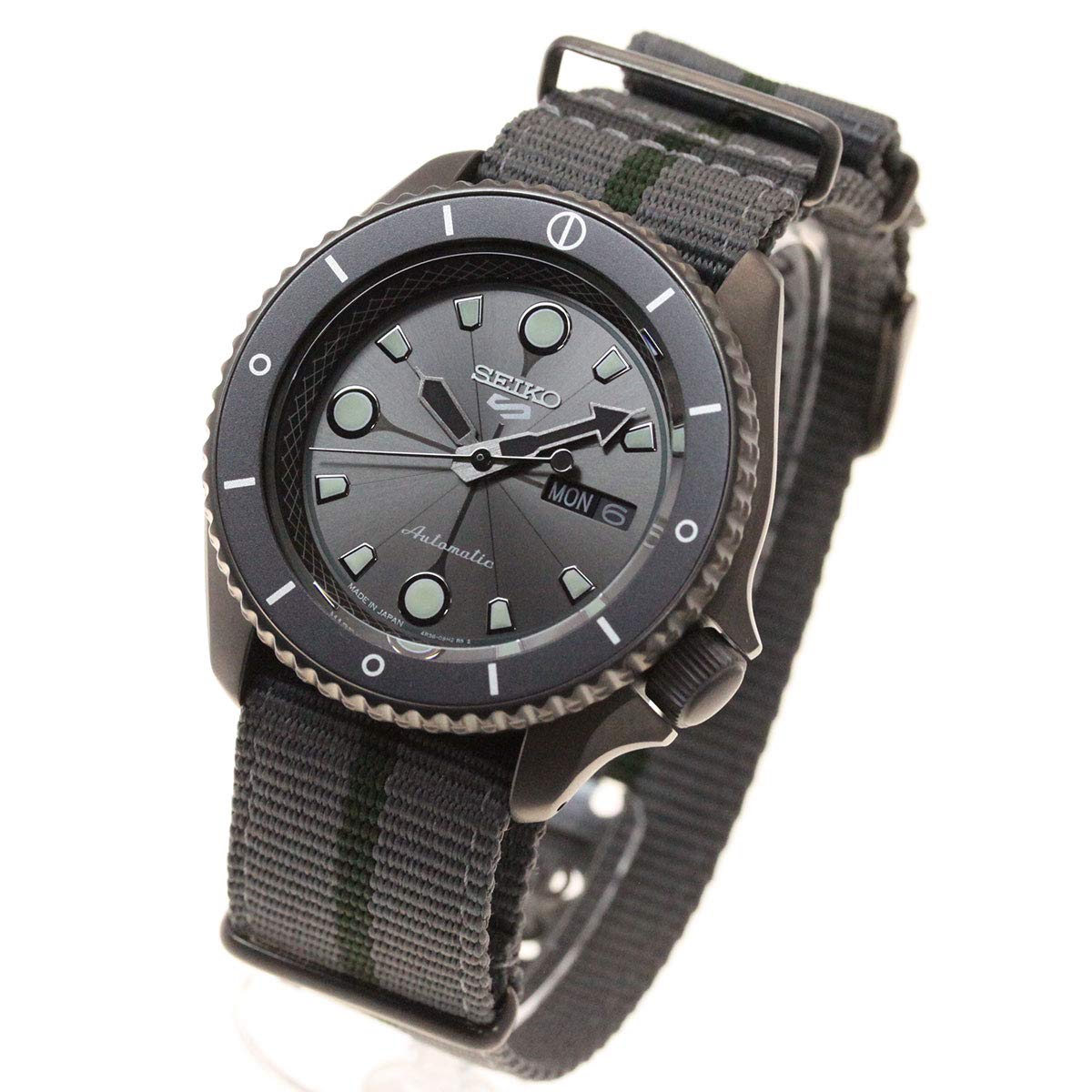 Seiko 5 Sports NARUTO BORUTO Collaboration Limited Модель Nara Shikamaru SBSA097 Годинник Механічний нейлоновий ремінець Зроблено в Японії та для чоловіків
Seiko 5 Sports NARUTO BORUTO Collaboration Limited Модель Nara Shikamaru SBSA097 Годинник Механічний нейлоновий ремінець Зроблено в Японії та для чоловіків