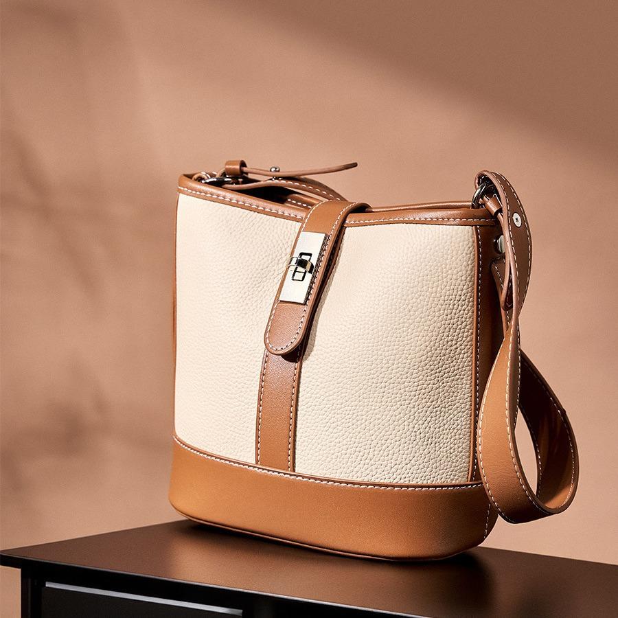 Сумка-ведро из коровьей кожи, универсальная кожаная женская сумка, новый нишевый дизайн, популярная сумка-мессенджер, сумка на плечо белый
Сумка-ведро из коровьей кожи, универсальная кожаная женская сумка, новый нишевый дизайн, популярная сумка-мессенджер, сумка на плечо белый