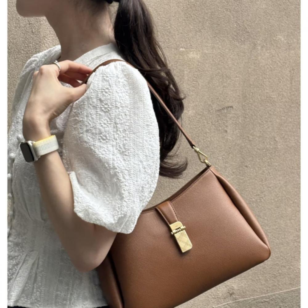 Daks Brown Cowhide Check Decoration Shoulder Bag Dcba6e171w2 Single option
Daks Brown Cowhide Check Decoration Shoulder Bag Dcba6e171w2 Single option