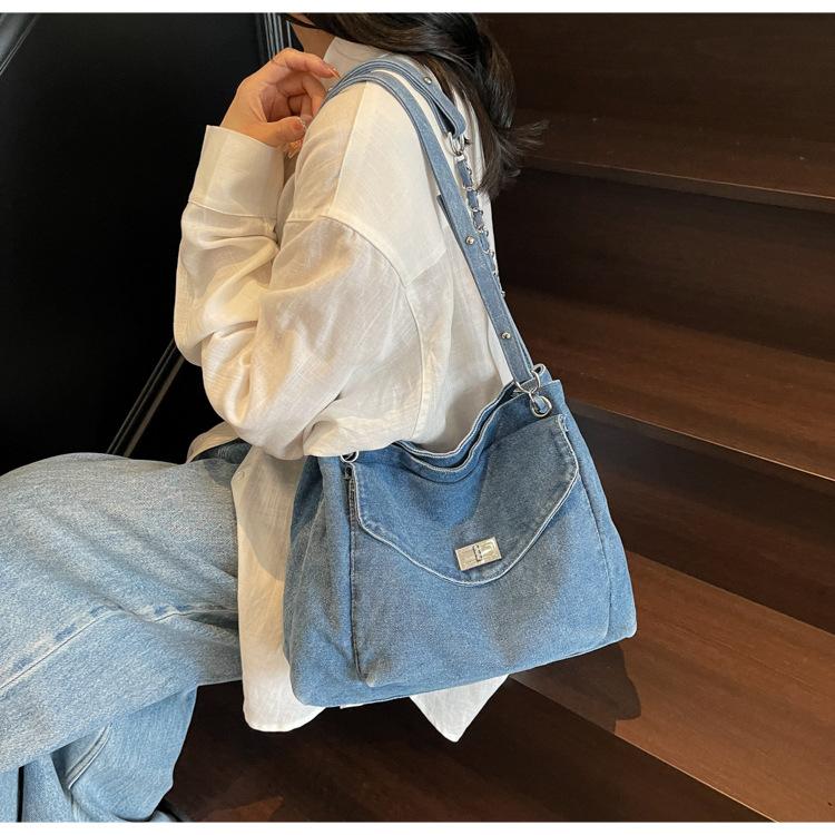 Large-capacity casual bag women s new fashion boutote bag niche simple shoulder bag світло-синій колір
Large-capacity casual bag women s new fashion boutote bag niche simple shoulder bag світло-синій колір