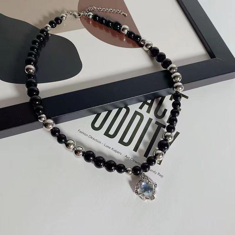 Двойное ожерелье с подвеской из лунного камня в темном стиле - хип-хоп-цепочка на ключицу для смелых модниц Main picture necklace
Двойное ожерелье с подвеской из лунного камня в темном стиле - хип-хоп-цепочка на ключицу для смелых модниц Main picture necklace