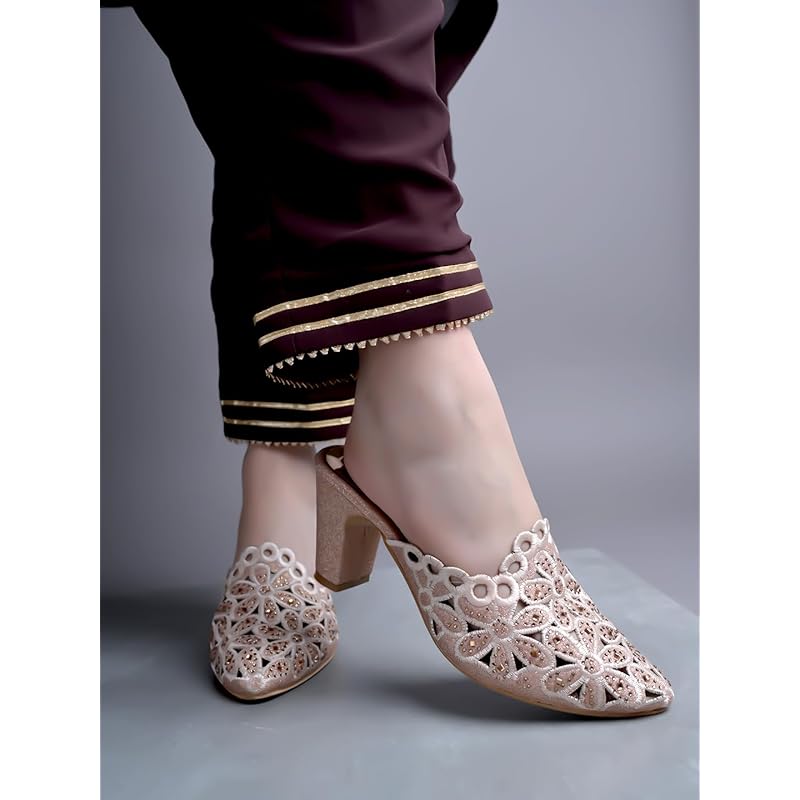 Shoetopia Women S Pink Embroidered Block Heel Mules Ethnic Slip-On Sandals With Glitter Finish And Cutwork Detailing Eu 5 UK рожевий
Shoetopia Women S Pink Embroidered Block Heel Mules Ethnic Slip-On Sandals With Glitter Finish And Cutwork Detailing Eu 5 UK рожевий