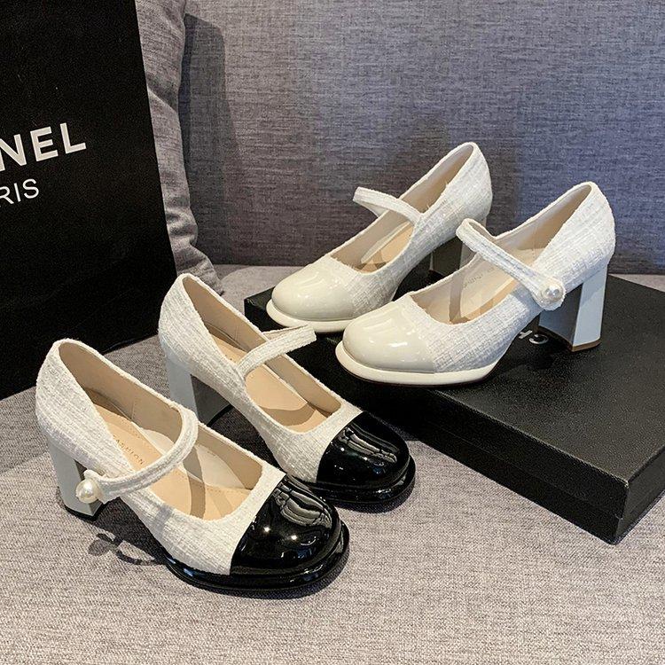 Pearl buckle patent leather bag head splicing thick heel single shoes high heels 34 чёрный
Pearl buckle patent leather bag head splicing thick heel single shoes high heels 34 чёрный