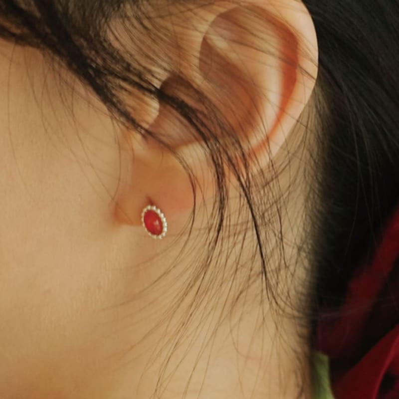 objet213 Vintage oval stud earrings 1. Onyx (black)
objet213 Vintage oval stud earrings 1. Onyx (black)