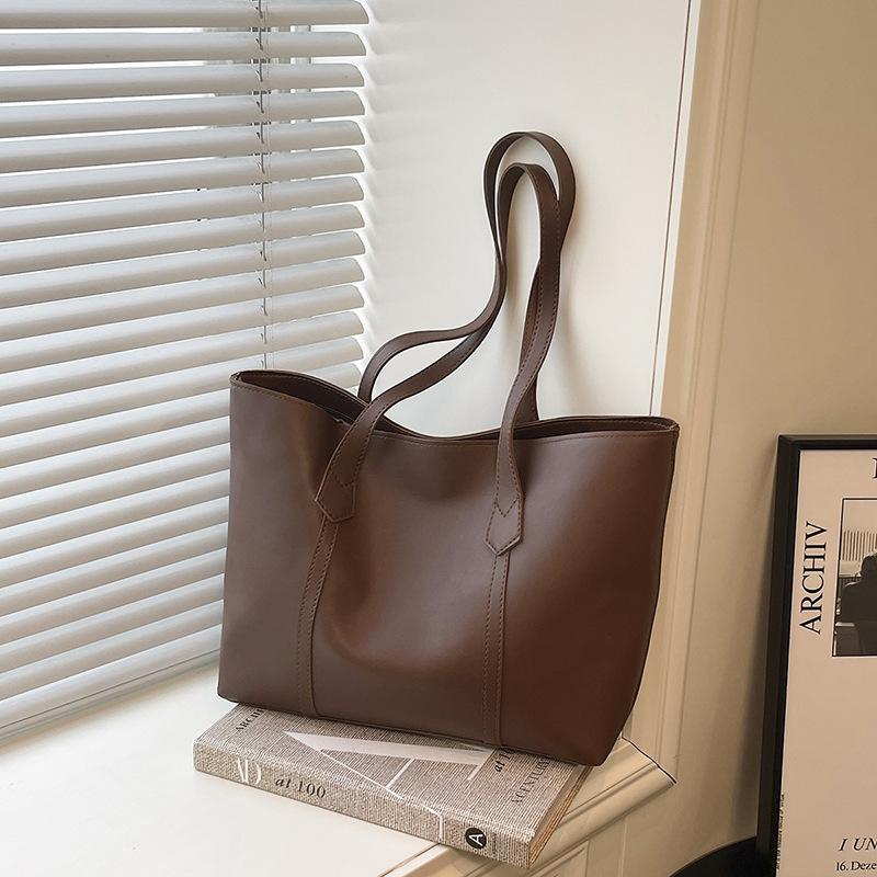 Large Capacity Vintage Tote Shoulder Bag Women Korean Style Minimalist Commuter Versatile Trendy Handbag
Large Capacity Vintage Tote Shoulder Bag Women Korean Style Minimalist Commuter Versatile Trendy Handbag