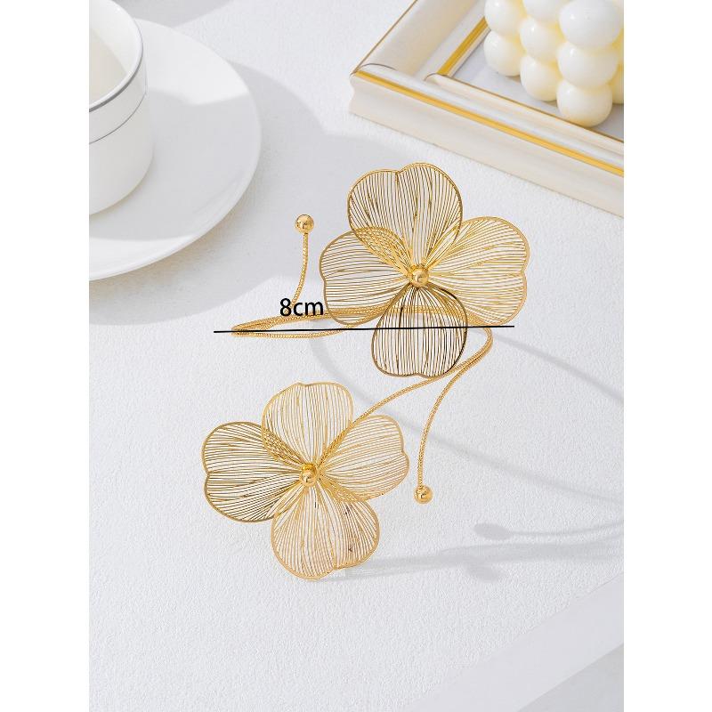 European and American hollow flower anklet three-dimensional flower women s foot decoration simple design versatile women s gift
European and American hollow flower anklet three-dimensional flower women s foot decoration simple design versatile women s gift