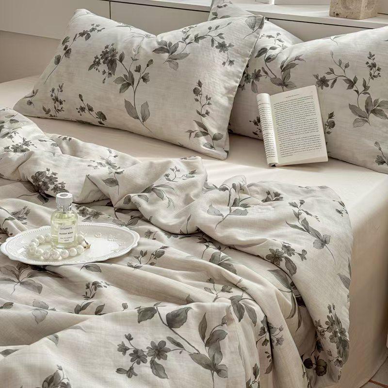 Class A Cotton Double-Layer Gauze Summer Quilt with Floral Design for Dorms, Single/Double Bed, Air-Con Compatible. 120*150cm Quilt
Class A Cotton Double-Layer Gauze Summer Quilt with Floral Design for Dorms, Single/Double Bed, Air-Con Compatible. 120*150cm Quilt