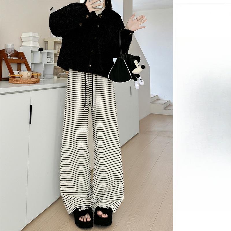 Повседневные брюки в черно-белую полоску, женские, весна-осень, новые тонкие широкие брюки XL
Повседневные брюки в черно-белую полоску, женские, весна-осень, новые тонкие широкие брюки XL