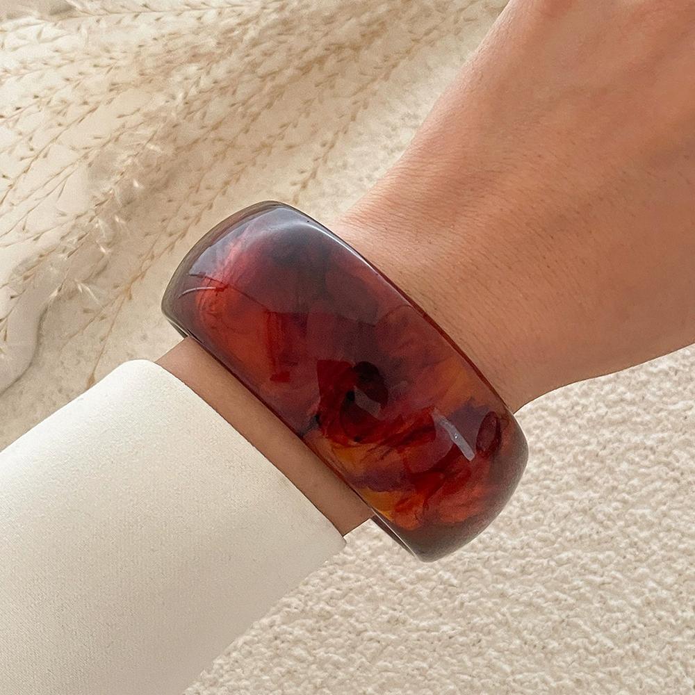Fashionable Retro Round Bracelet Wide Irregularly Dyed Acrylic Bracelet Elegant Trendy Personalized Jewelry Accessory for Women
Fashionable Retro Round Bracelet Wide Irregularly Dyed Acrylic Bracelet Elegant Trendy Personalized Jewelry Accessory for Women