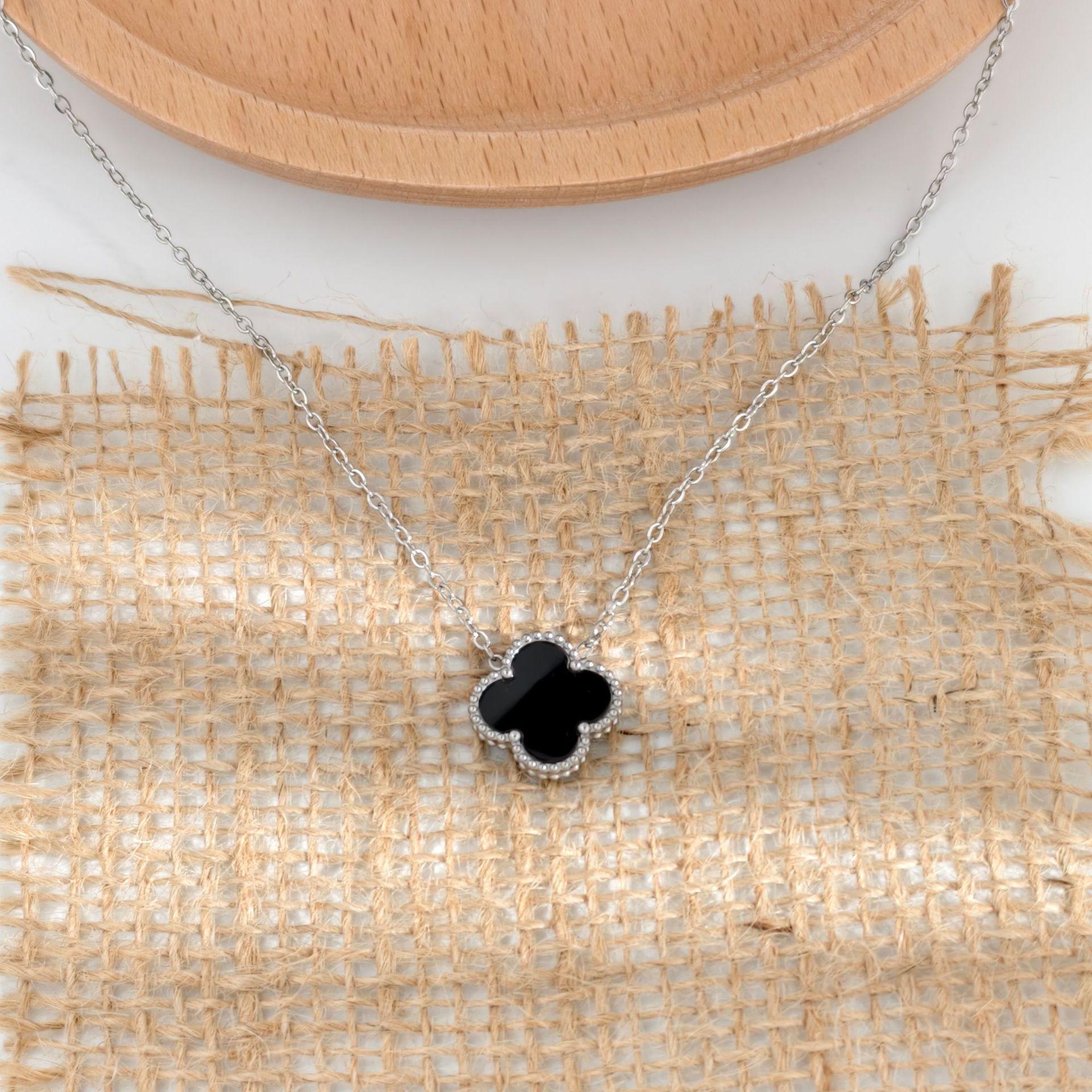 15 мм Новое двухстороннее ожерелье с подвеской в виде четырехлистного клевера на удачу, цепочка на ключицу, женское ожерелье из высококачественного 18-каратного золота 18K
15 мм Новое двухстороннее ожерелье с подвеской в виде четырехлистного клевера на удачу, цепочка на ключицу, женское ожерелье из высококачественного 18-каратного золота 18K